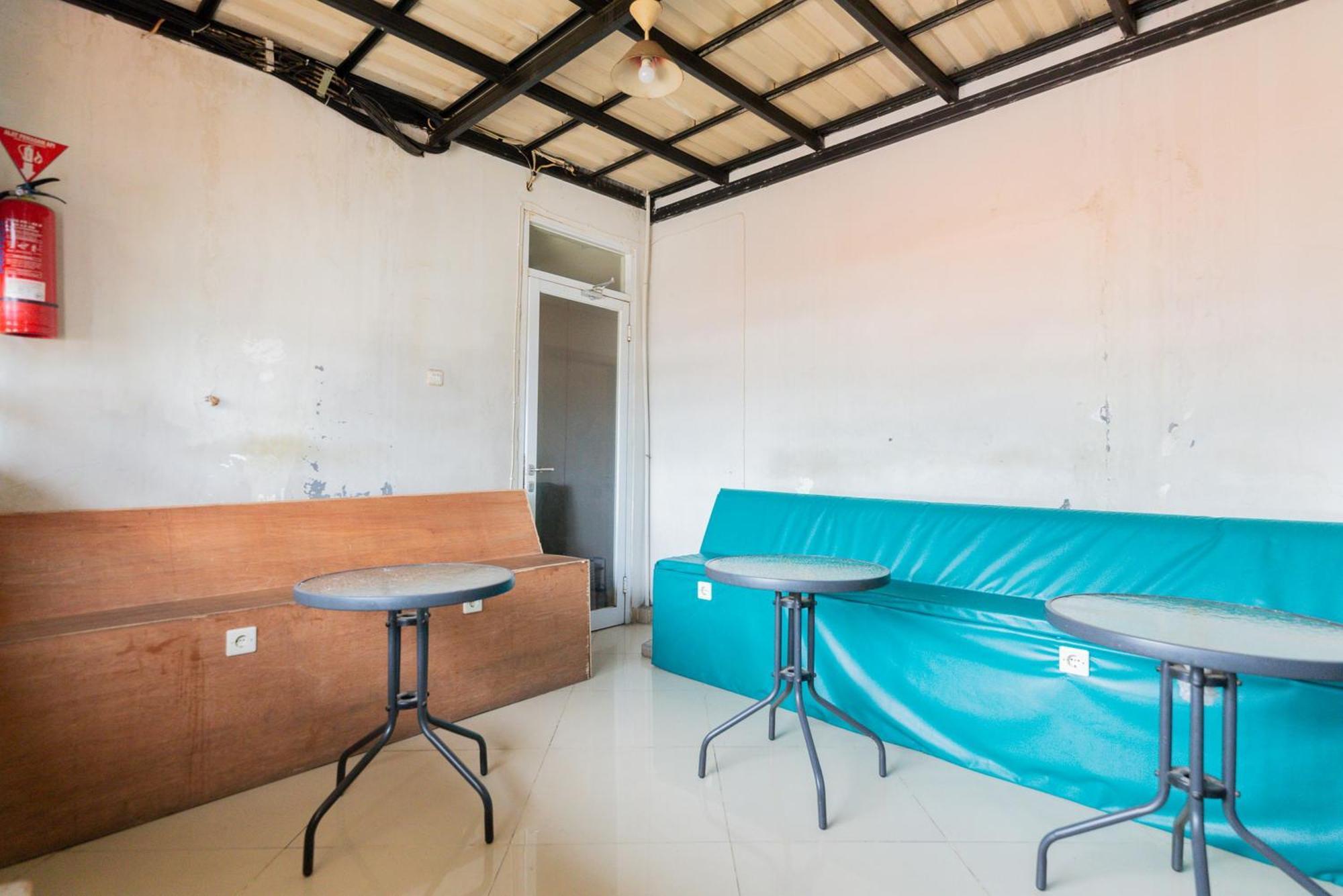 Reddoorz Plus Syariah Near Mall Pondok Indah Jakarta Exterior foto