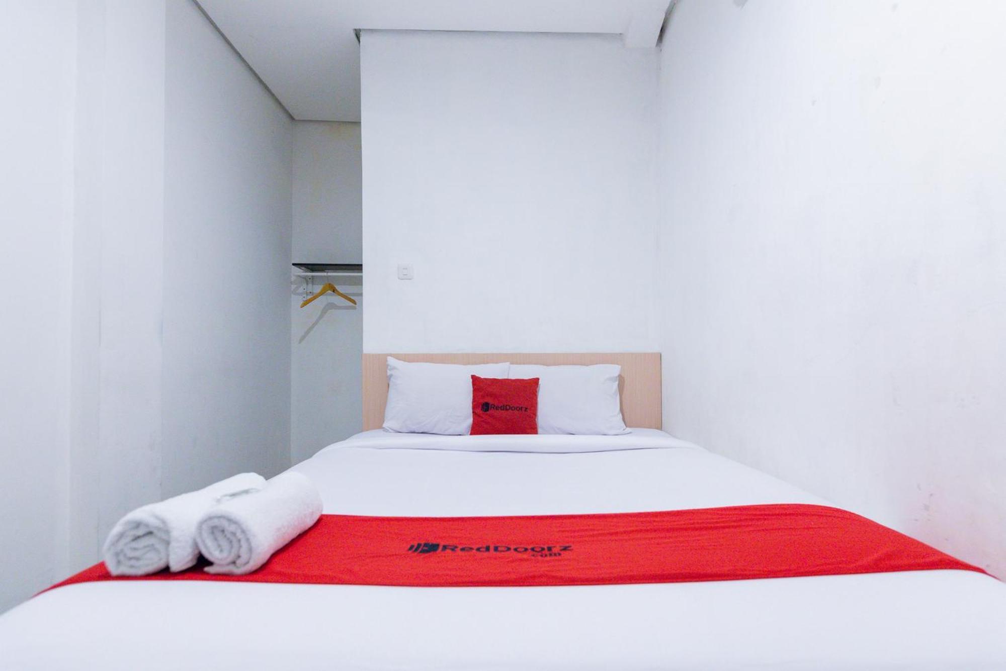 Reddoorz Plus Syariah Near Mall Pondok Indah Jakarta Exterior foto
