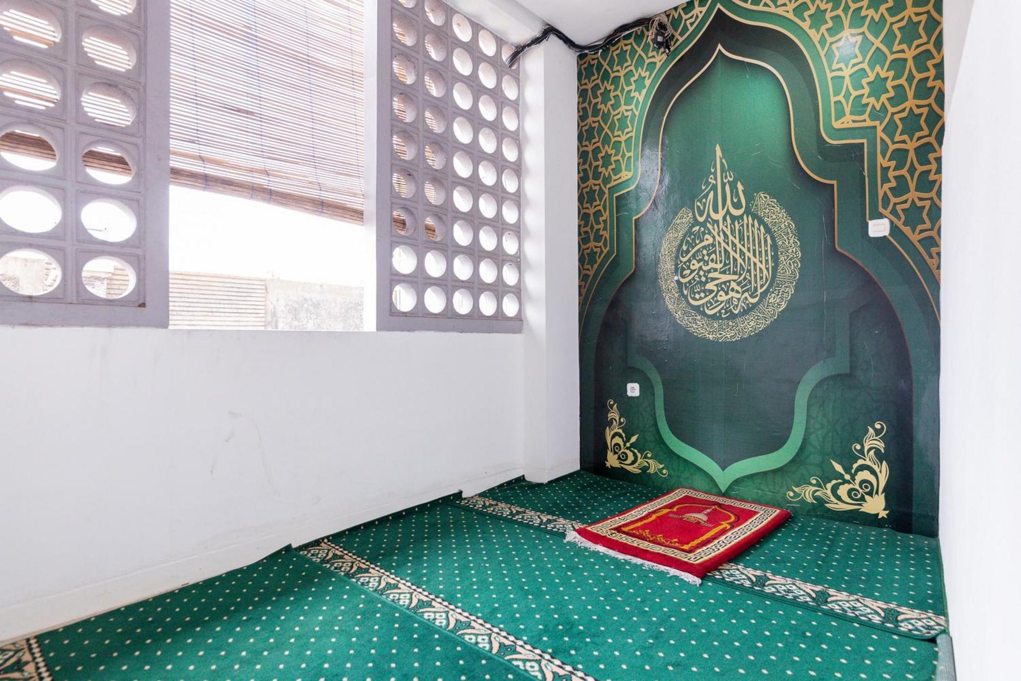 Reddoorz Plus Syariah Near Mall Pondok Indah Jakarta Exterior foto
